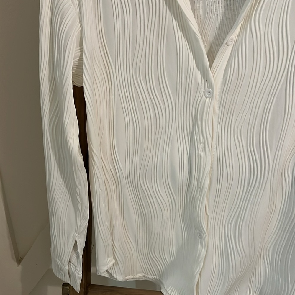 White button down top - Picture 3 of 3